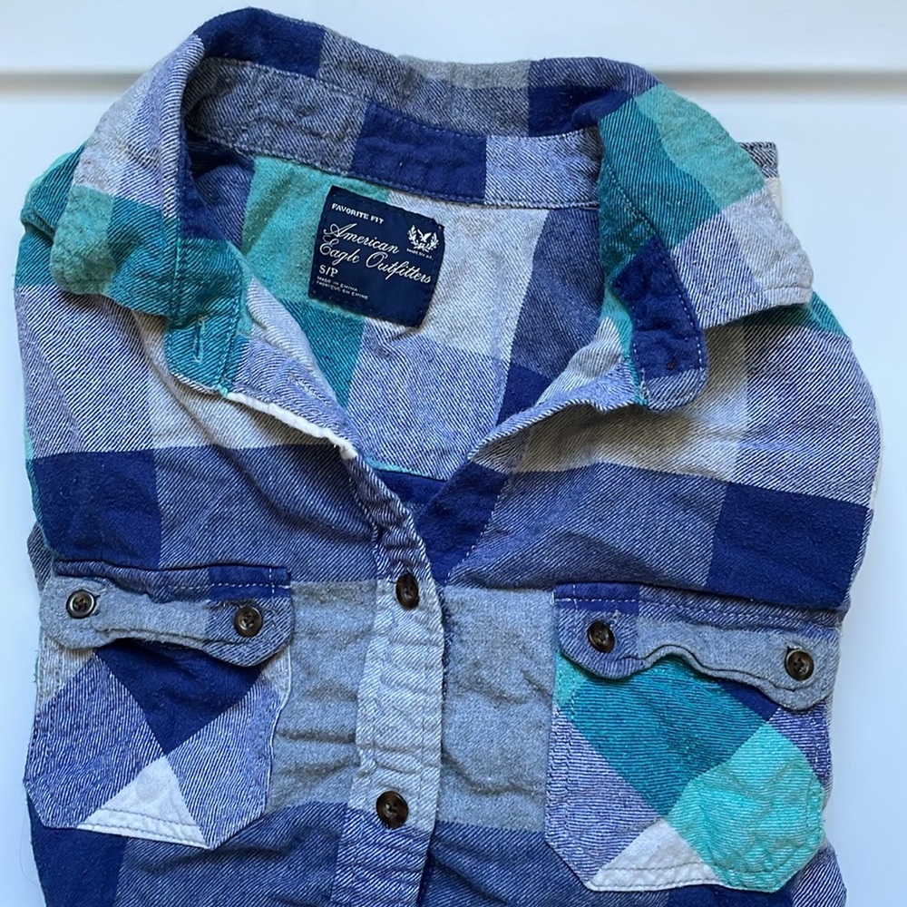 AMERICAN EAGLE Plaid Top